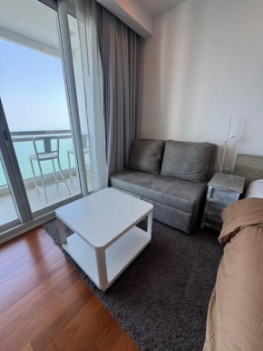 The palm wongamat ,World class luxury seaview condo, private beach can see The sanctuary of truth